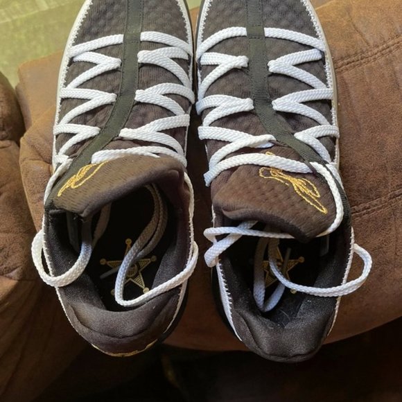 LeBron Nike reacts